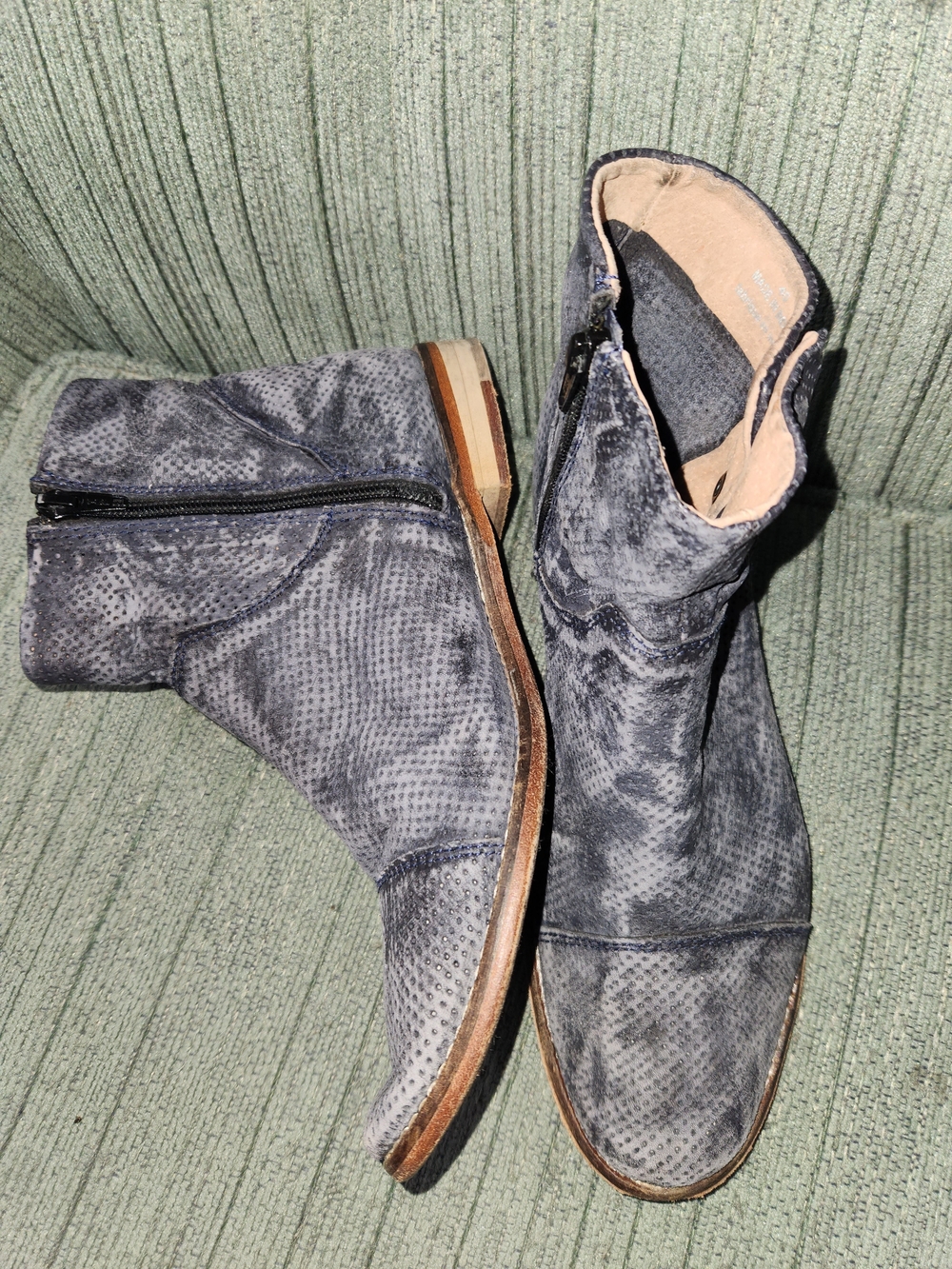 🍉Free People Blue Perforated Suede Ankle Boots